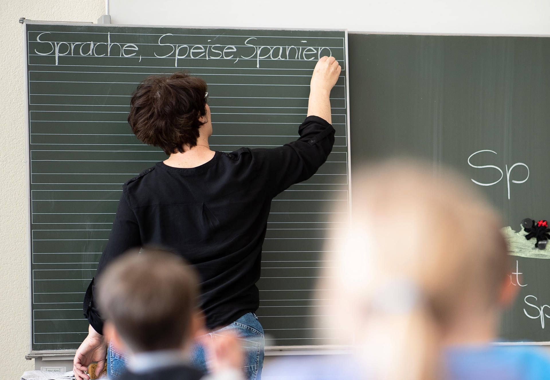 Das Land Sachsen-Anhalt sucht aktuell knapp 1.000 Lehrer.