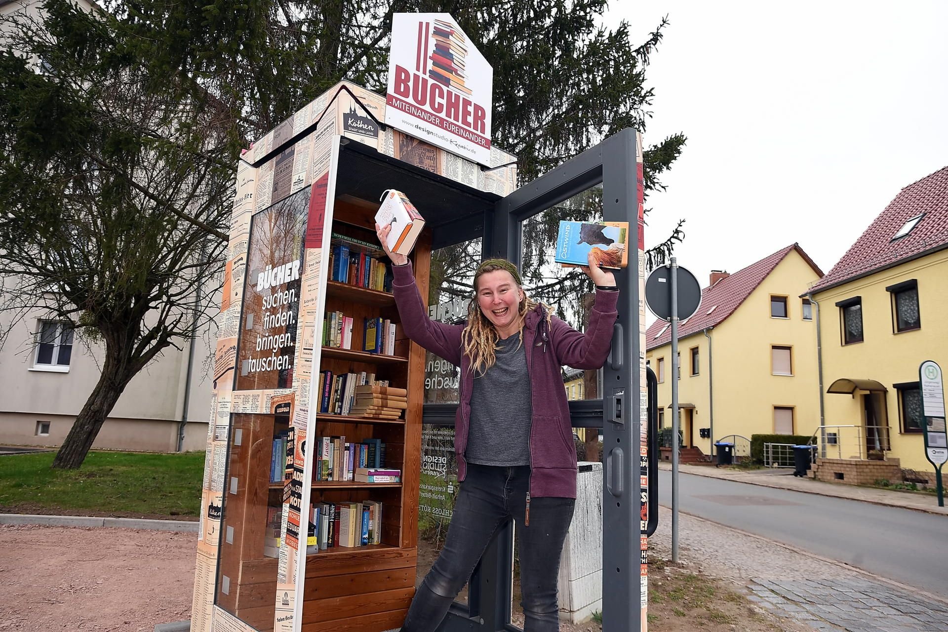 Mit ihrer Bücher-Telefonzelle hat sich Katrin Jaenicke einen Traum erfüllt.