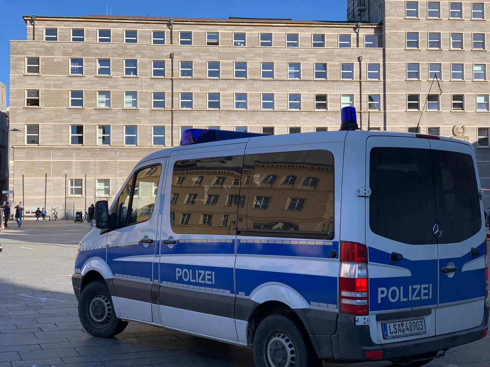 Im Zuge der Aufklärung der Impfaffäre in Halle wurden am Montag unter anderem die Büroräume des Oberbürgermeisters durchsucht.