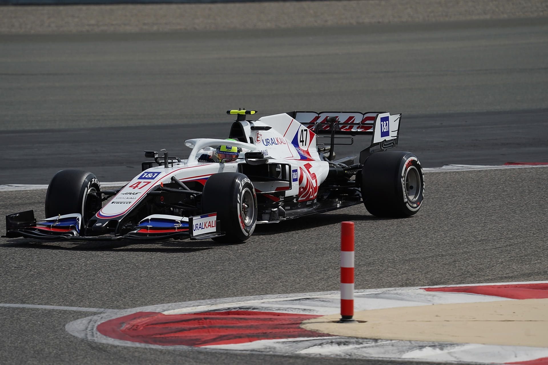 Mick Schumacher dreht in Bahrain seine ersten Testrunden für den Haas-Rennstall.