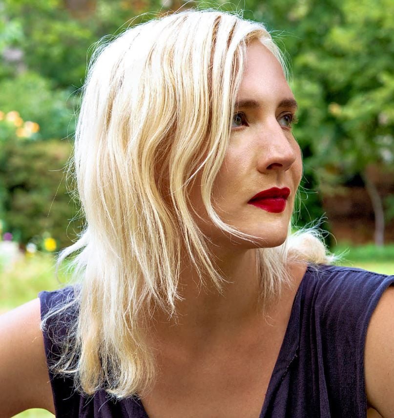 Autorin Juliane Liebert: „wir brauchen strohfeuer, leuchtbotschaften, die einsamen, die lauten, die leichten dinge“