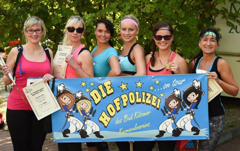 Die „Hofpolizei“ des Bad Kösener Karnevalsvereins sorgte beim Rudelsburglauf mit Start und Ziel am Campingplatz mit ihrer Teilnahme am 6-km-Wettbewerb für einen Farbtupfer.