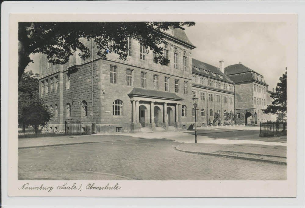 Das Gymnasium in Naumburgs Müntzer-Straße wie es sich zwischen 1930 und 1980 dem Betrachter bot.