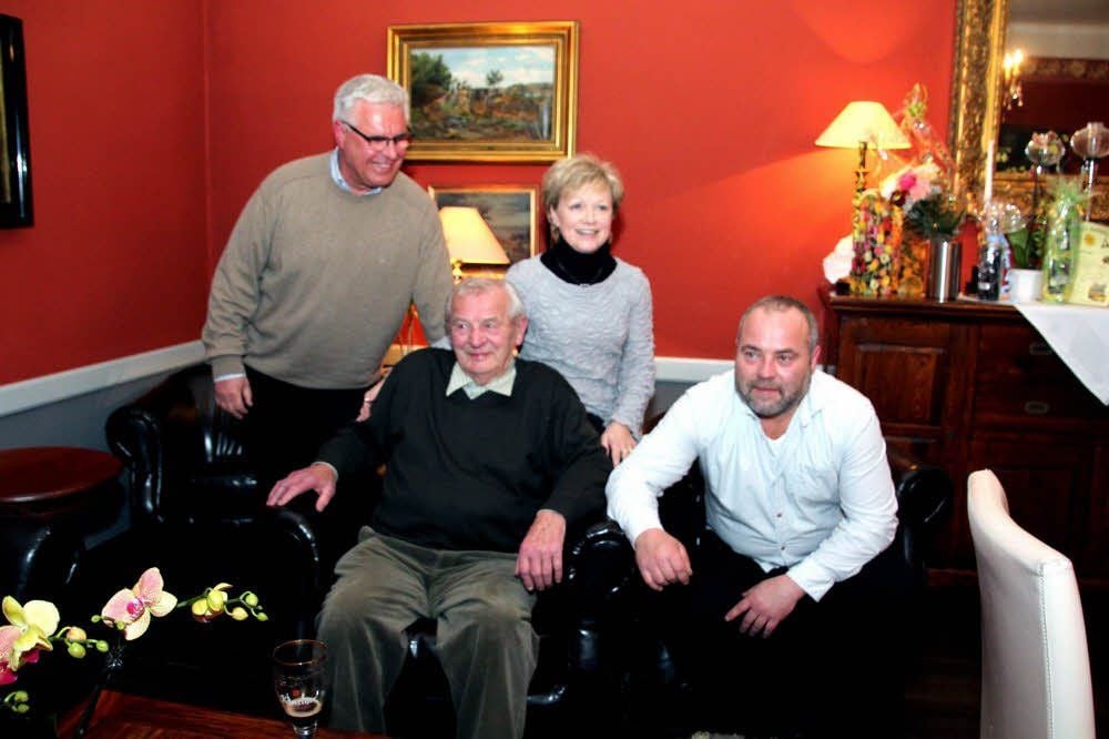 Die ersten Vier der Naumburger Bauunion (Bild links): Fritz Wege und Torsten Kürbs (vorn), Rüdiger und Veronika Kürbs.