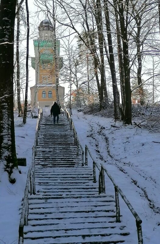 126 Stufen geht es diese Treppe bis zum Turm hinauf. Im Turm folgen 104 bis zur Aussichtsplattform.