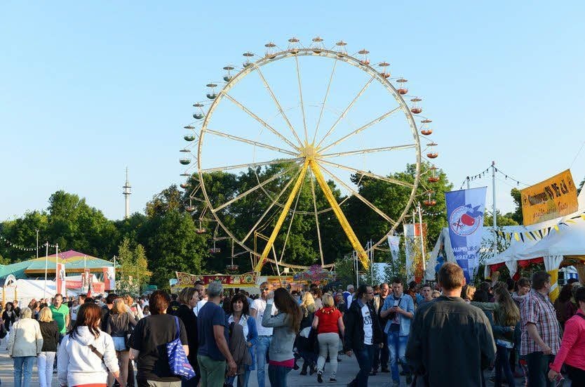 Alljährlich lockt das Naumburger Kirschfest.