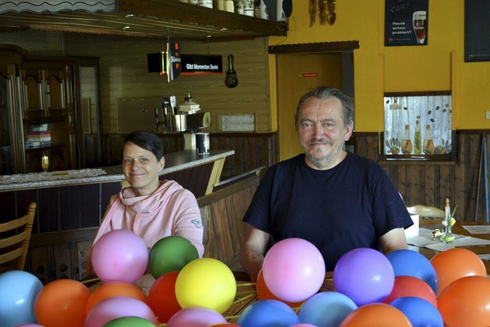Erst im Sommer hatte Uwe Kreide das Gartenlokal in Weißenfels während der Pandemie eröffnet. Mit Luftballons und guter Laune. Die ist nun zumindest etwas verflogen.