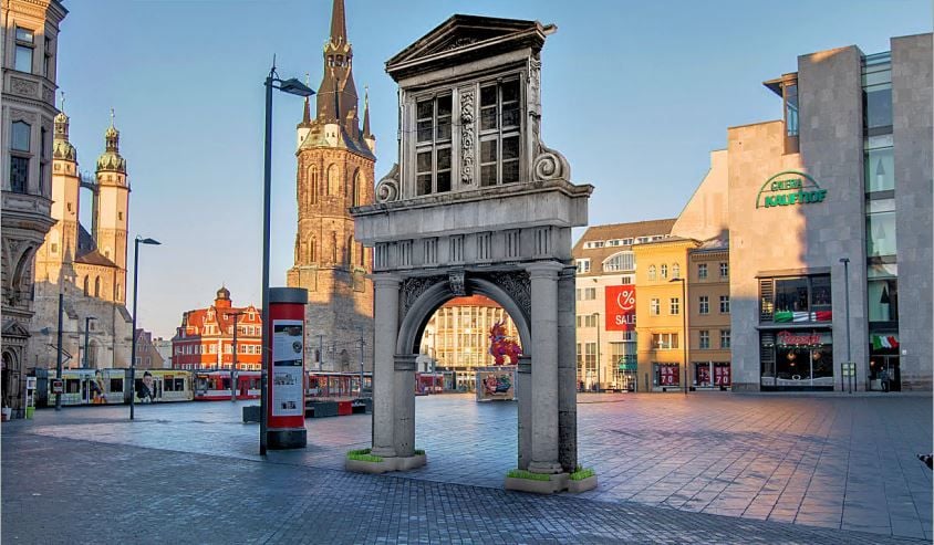 Die Computersimulation zeigt, wo das Barockflügelportal des Alten Rathauses nach seiner Fertigstellung seinen Platz finden soll. Foto: BI/Steffen Roob