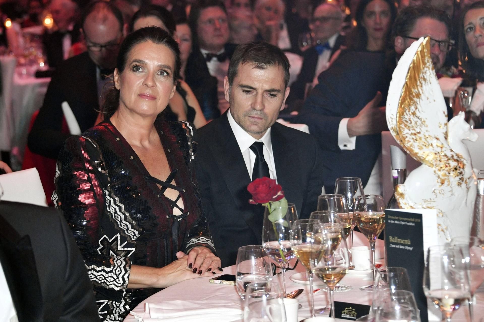 Katarina Witt hat sich auf Facebook an ihre Follower gewandt.