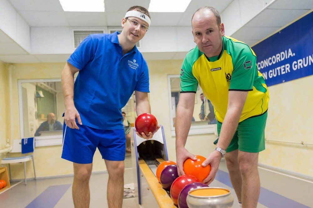 Der Freyburger Sebastian Witt (l./473 Holz) und der Osterfelder Maik Winkler (450) lieferten sich auf der vorweihnachtlich dekorierten Blau-Weiß-Bahn einen tollen Kampf. Am Ende hatten die Jahnstädter die Nase vorn.