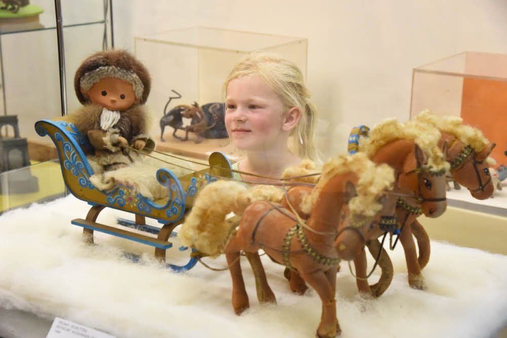 In der Sonderausstellung kommt vor allem das Multi-Talent des Sandmanns zum Ausdruck. Er beherrscht jedes Fahrzeug - auch den Troika-Winterschlitten.