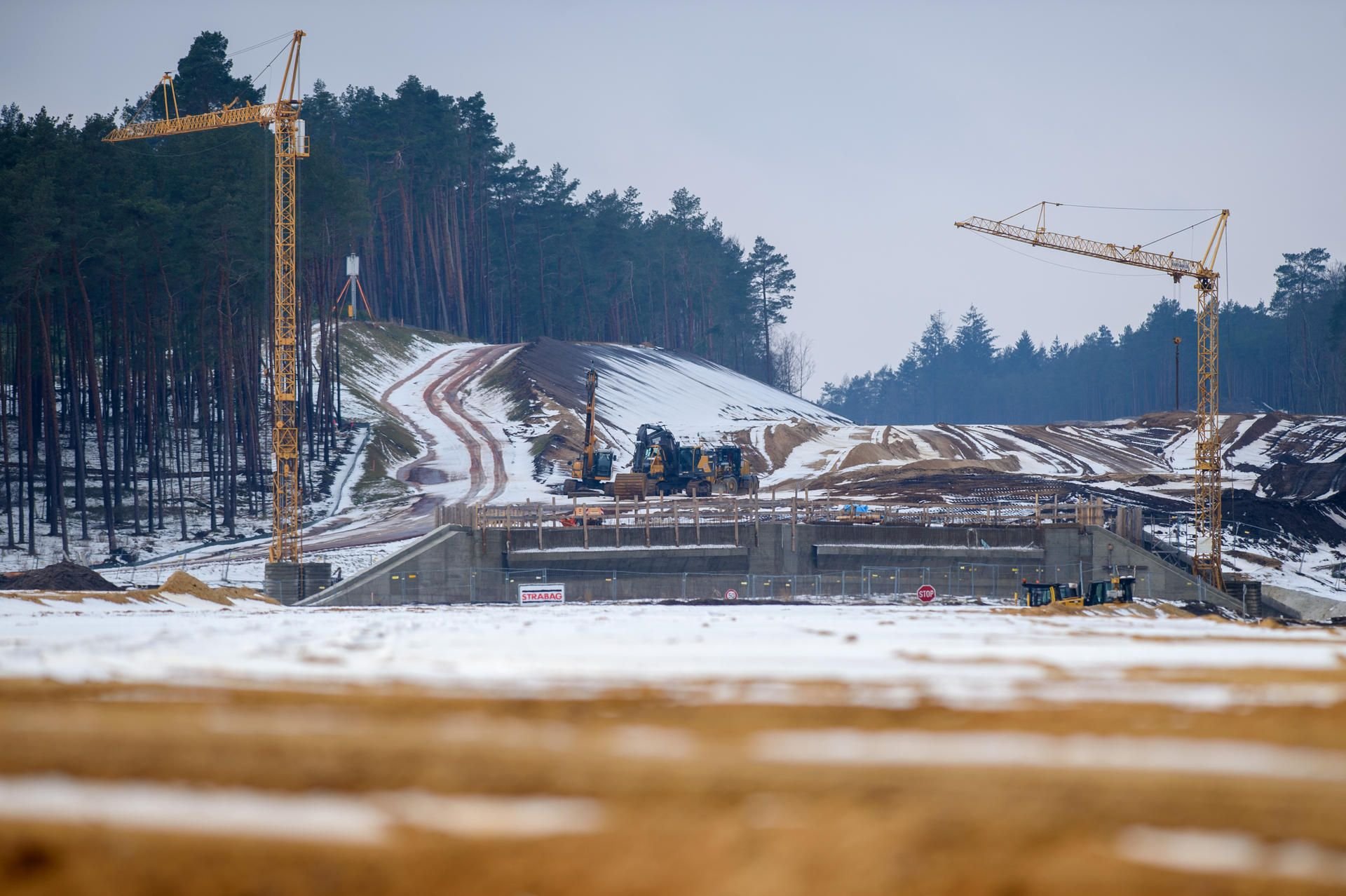 Burgstall: Die Arbeiten ruhen auf der Baustelle der Autobahn 14 (A14). Das strenge Winterwetter der vergangenen Wochen hält den Bau der A14-Nordverlängerung aber nur kurz auf.
