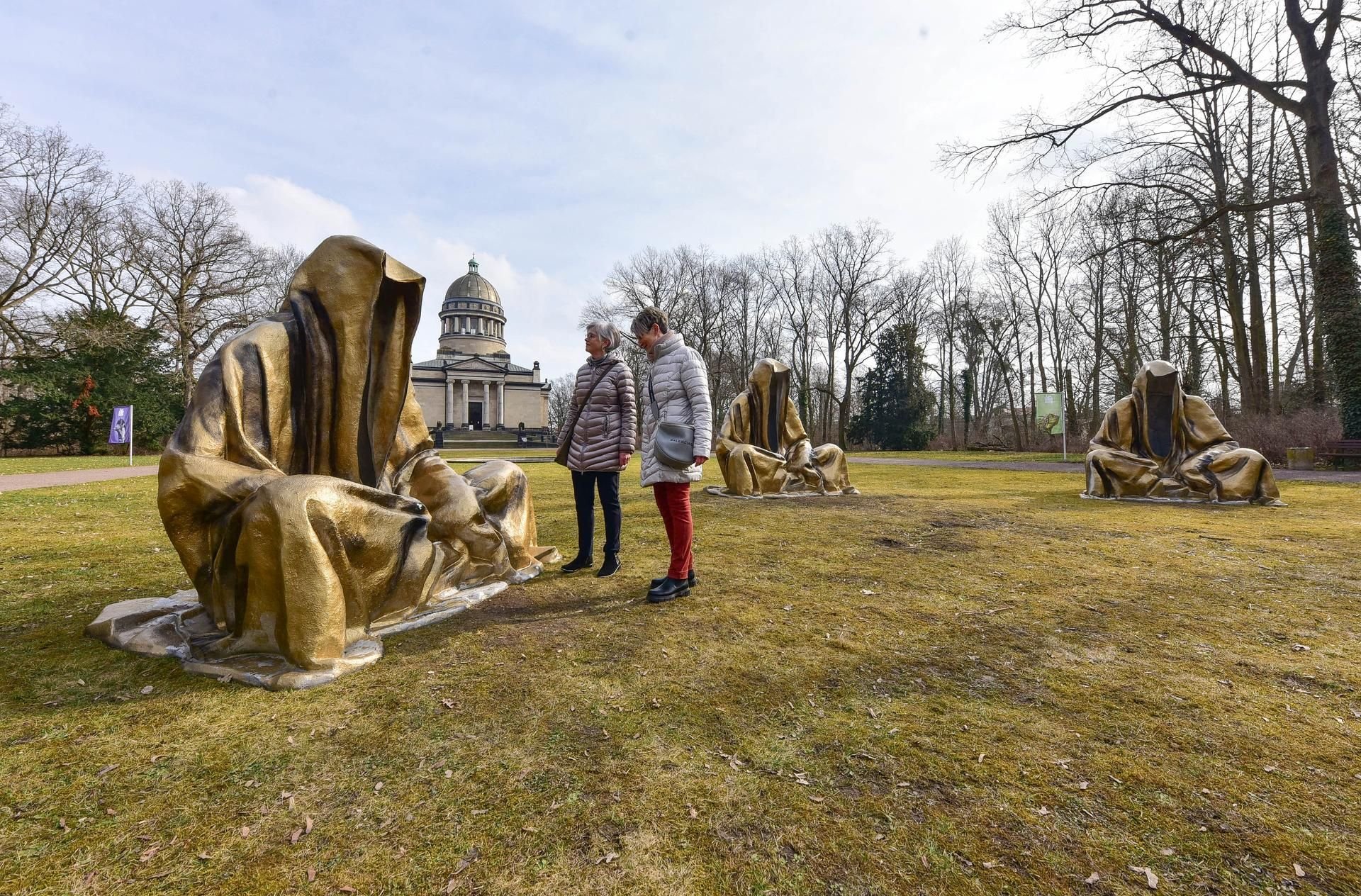 Die Wächter der Zeit sind vor dem Mausoleum angekommen.