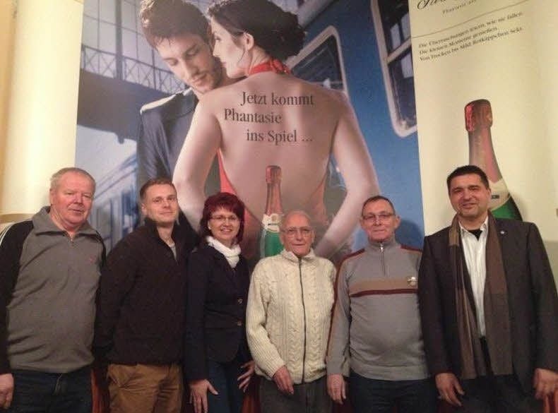 Der neue Vorstand des FC RSK Freyburg: Sportwart Rainer Hoyer (v.l.), Vizepräsident (Jugend/Frauen) Robert Jesswein, Schatzmeisterin Tina Kirchhoff, Ehrenmitglied Gert Grawe, Vizepräsident (Männer) Harald Kirchhoff und Präsident Thomas Postleb.