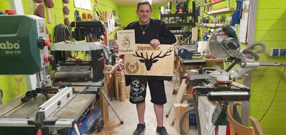 Kevin Hieselhahn in seiner Werkstatt in Splau
