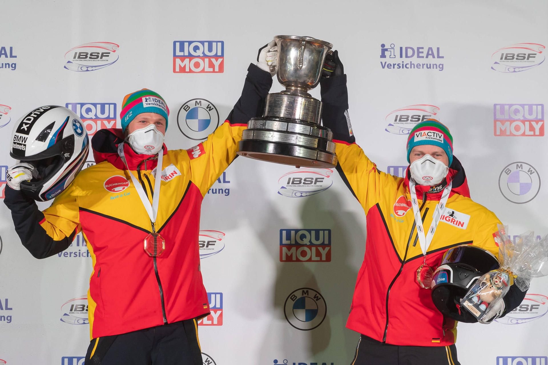 Halles Anschieber Alexander Schüller (l.) hat mit Pilot Francesco Friedrich WM-Gold in Altenberg gewonnen.