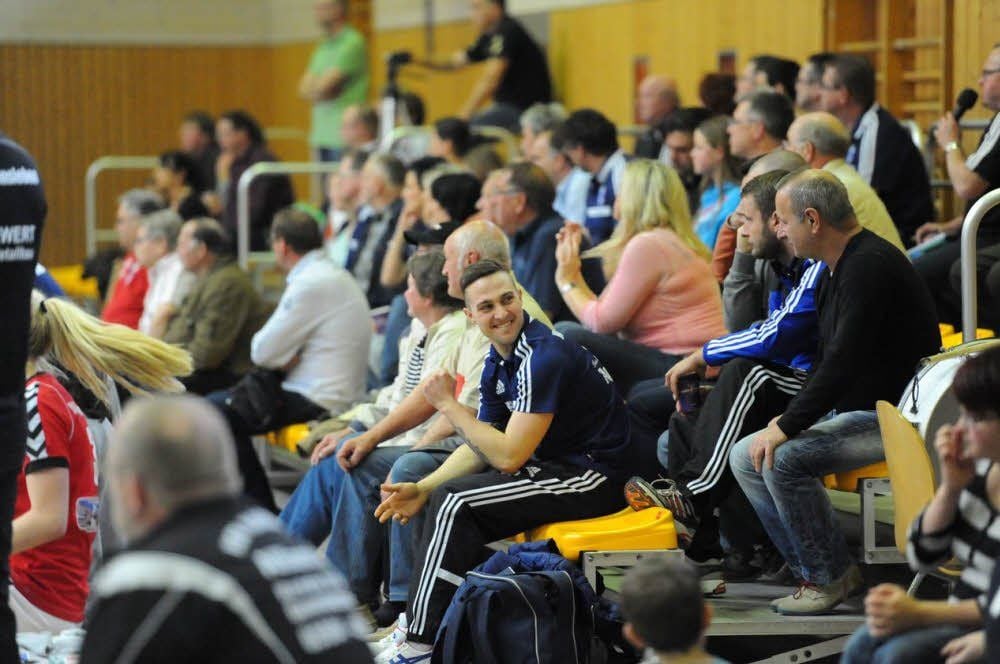 Vor gut gefüllten Rängen - hier Kenny Dober (vorn Mitte), der später mit den HCB-Männern klar gegen die GoGo Hornets gewann - schieden die Burgenländerinnen im Halbfinale aus dem Landespokal aus.