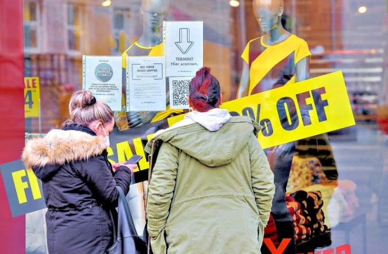 Shoppen ist wieder möglich. In Geschäften, wie hier bei New Yorker, kann man auch spontan per Telefon einen freien Termin bekommen.