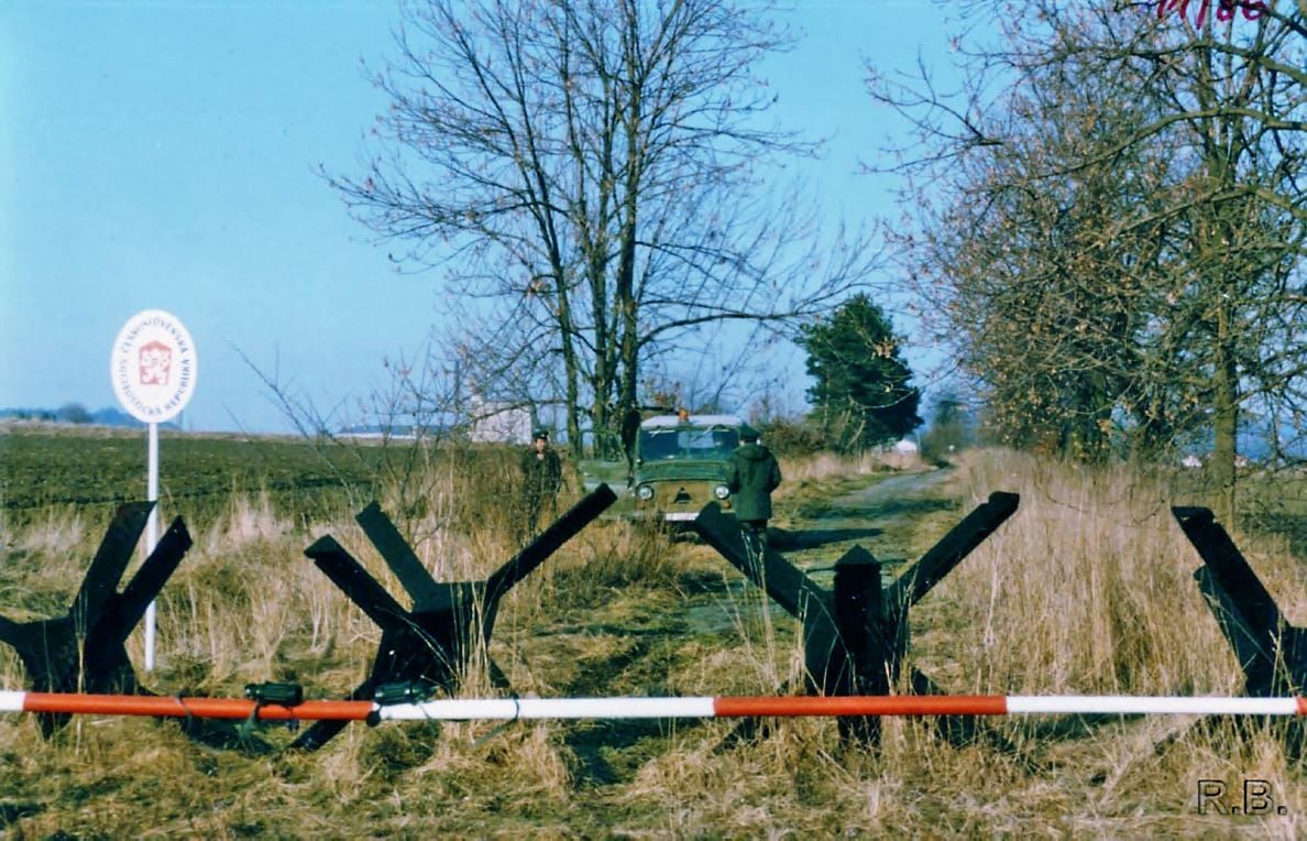 Wirkt wenig gesichert, doch der Eindruck täuscht: Grenze zwischen der Tschechoslowakei und der Bundesrepublik 1986.