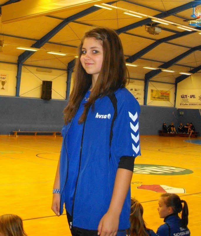 Die 14-jährige Naumburgerin Rebecca Schambach spielt dank Förderlizenz auch für ihren Heimatverein.