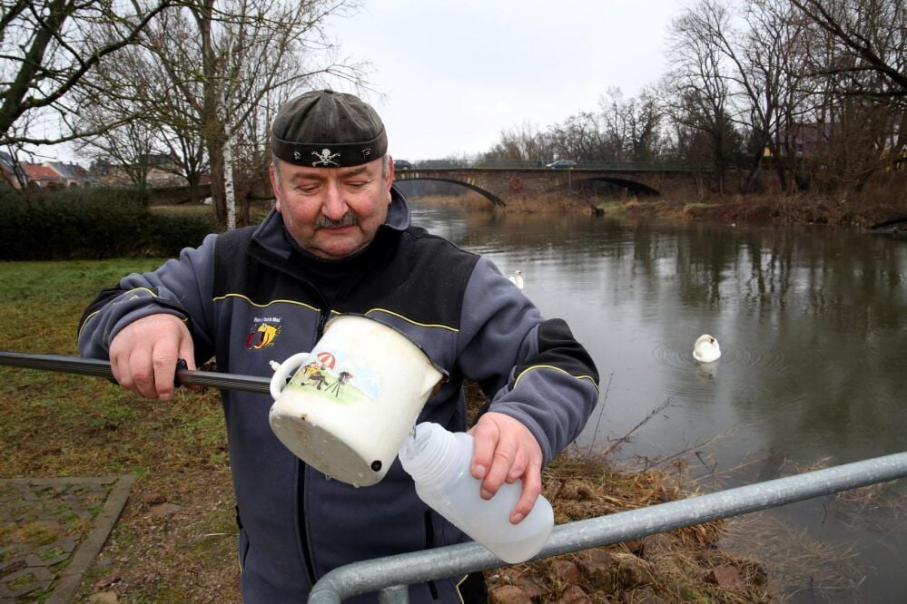 Frank Nowotnig beklagt, dass die Fische aus der Bode bei Nienburg verschwunden sind. Proben auf dem Fluss sind vom Landesverwaltungsamt untersucht worden. Der Salzgehalt ist hoch, aber nicht außergewöhnlich.