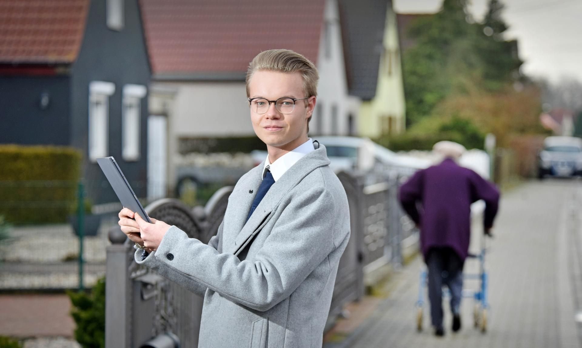 Videoanrufe über den Tabletcomputer, Spazierengehen im Ort - viel mehr bleibt dem 16-jährigen Franz Anton Richter aus Muldenstein nicht. Für ihn eine belastende Situation.