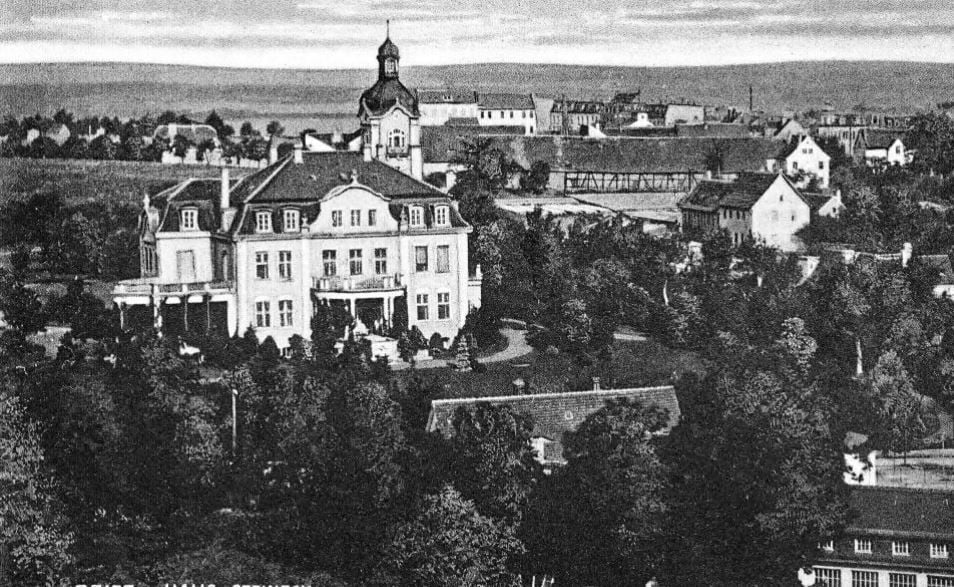So thronte Haus Steineck einst über der Stadt: ein ansehnlicher Bau, der von vielen Zeitzern ehrfürchtig „Schloss“ genannt wurde.