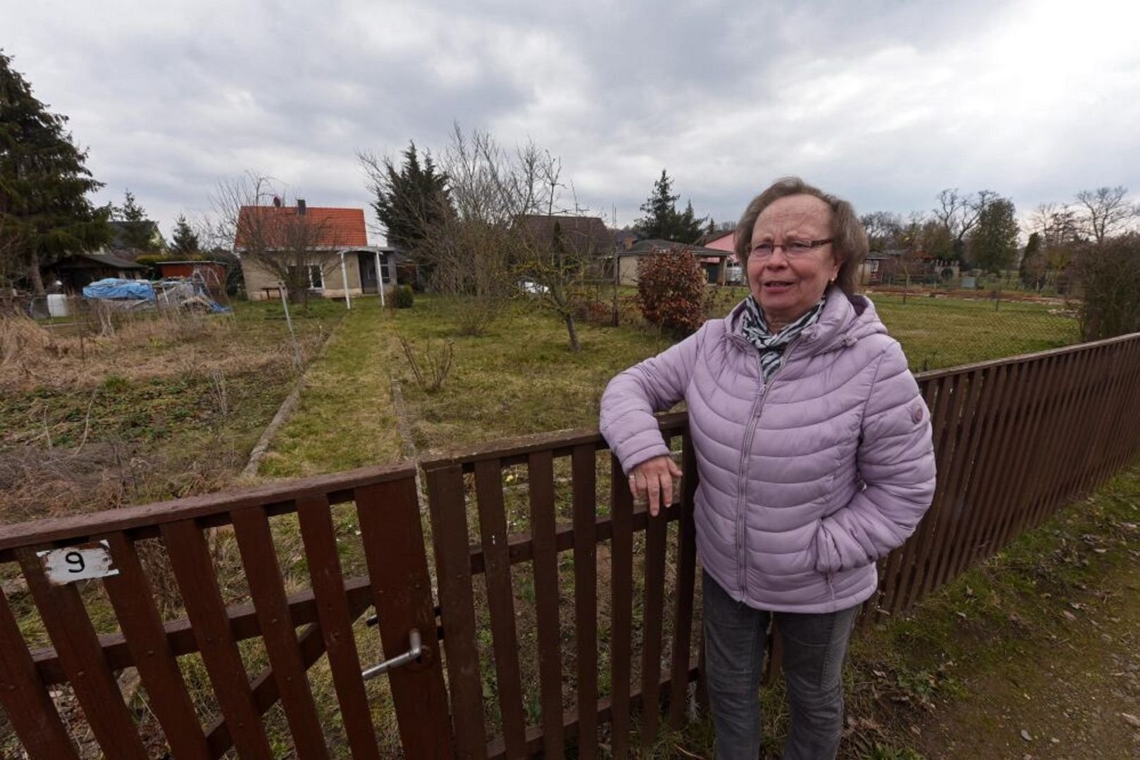 Vorsitzende Brigitte Polefka würde in Hoym gern einige Gärten, wie diesen, an den Pächter bringen.
