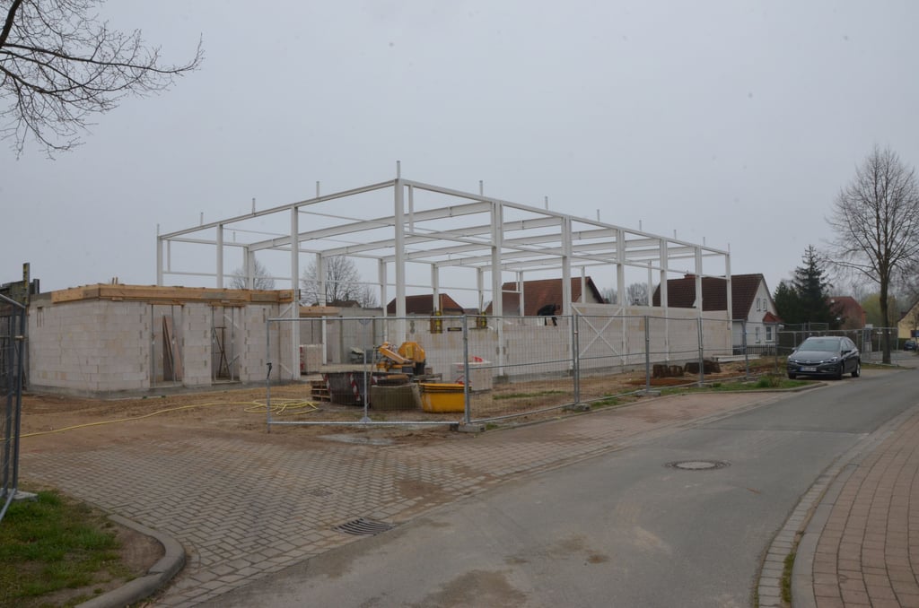 Es lässt sich ernahnen, wie die Komarow-Sporthalle in Stendal bald aussehen wird.