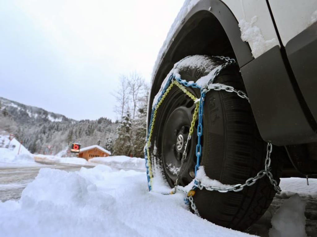 Winterurlaub im Harz: Wie wichtig sind Schneeketten für das Auto?