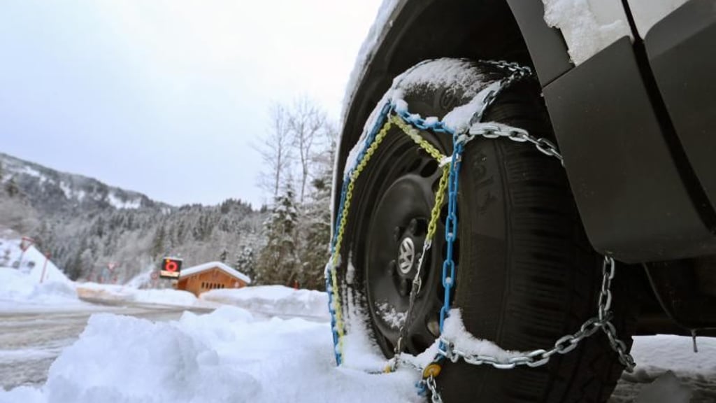 Auf den schneebedeckten Straßen im Harz sind in gewissen Fällen Schneeketten durchaus sinnvoll.