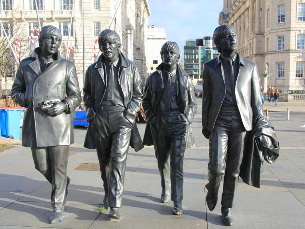 Die vier Beatles-Figuren in der Nähe des Mersey zählen zu den beliebtesten Fotomotiven der Touristen. Foto: Silvia Kusidlo