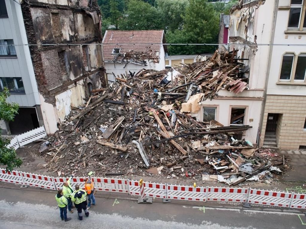 Schutt und Trümmer - das ist alles, was nach der Explosion übrig geblieben ist. Foto: Bernd Thissen