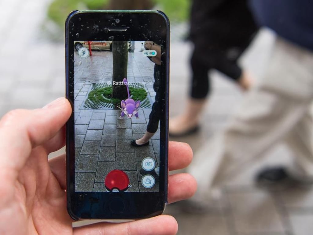 Pokémon Go-Spieler in Hamburg. Foto: Lukas Schulze