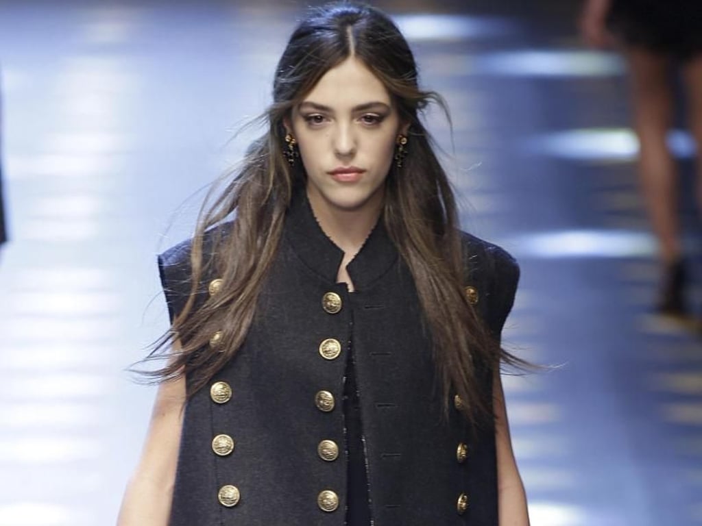 Sistine Stallone präsentiert eine Kreation aus der Männerkollektion des Labels Dolce & Gabbana. Fotot: Luca Bruno Foto: Luca Bruno