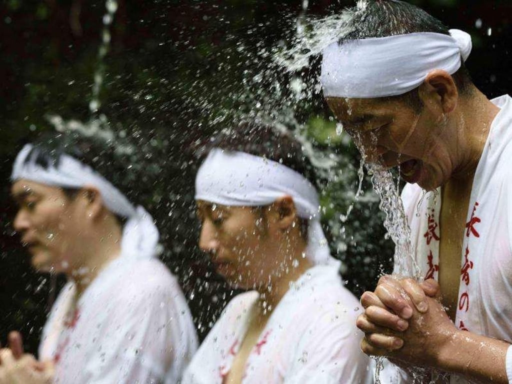 Das Wasser des Hirahara-no-taki soll Krankheiten und und Unglück fernhalten. Foto: Ben Weller
