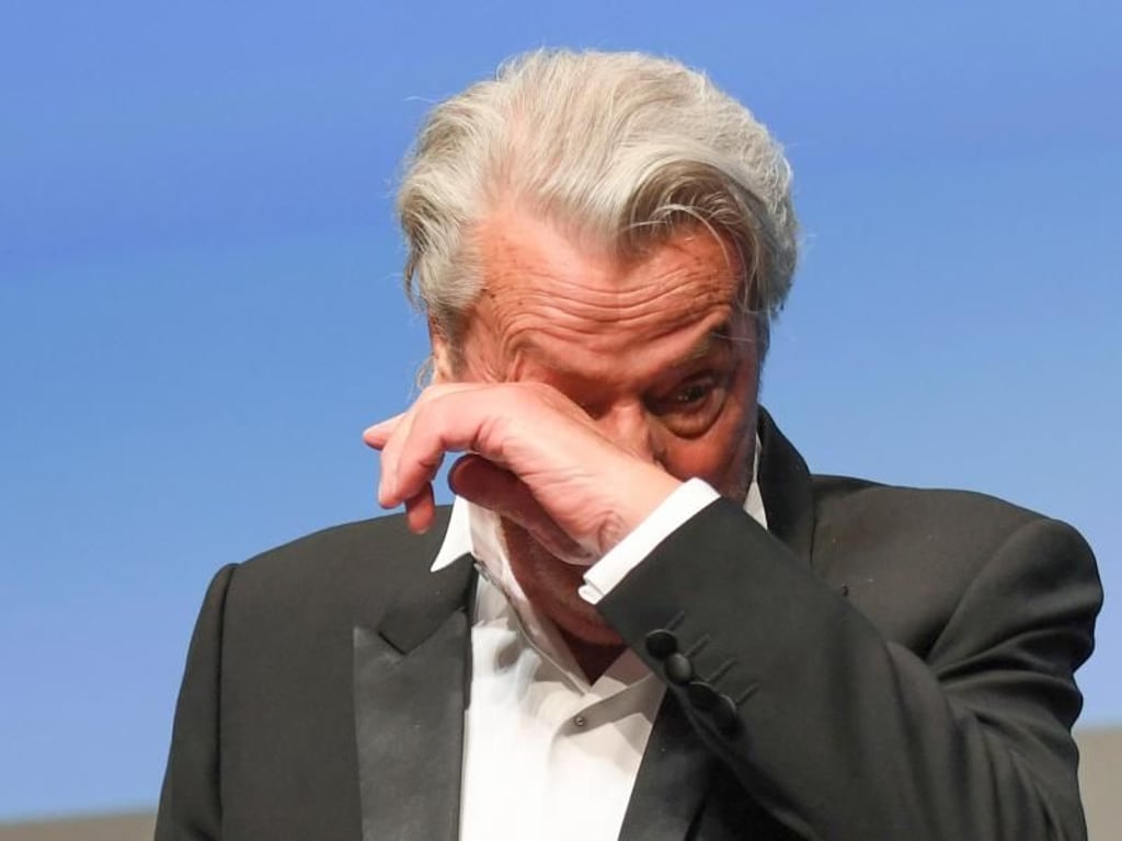 Ein sichtlich gerührter Alain Delon in Cannes. Foto: Arthur Mola