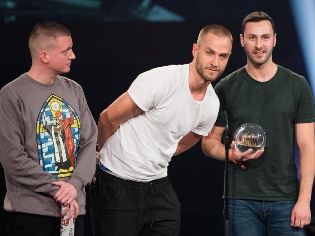 Und das Bierchen dabei: K.I.Z. wurden in der Kategorie «Bester Live-Act» ausgezeichnet. Foto: Rolf Vennenbernd