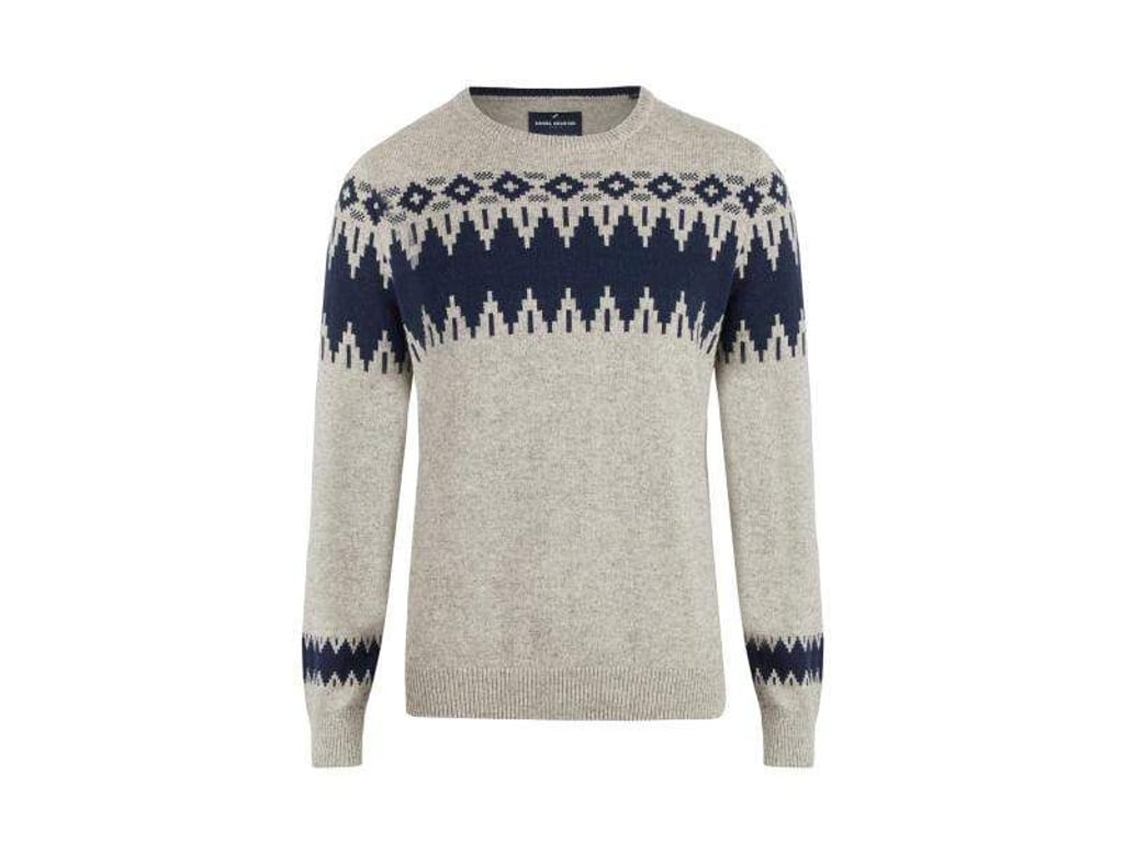 Typische Muster für die Winterzeit gehören auf die angesagten Pullover für Männer - auch Daniel Hechter hat das in der aktuellen Kollektion (ca. 90 Euro). Foto: Daniel Hechter/dpa