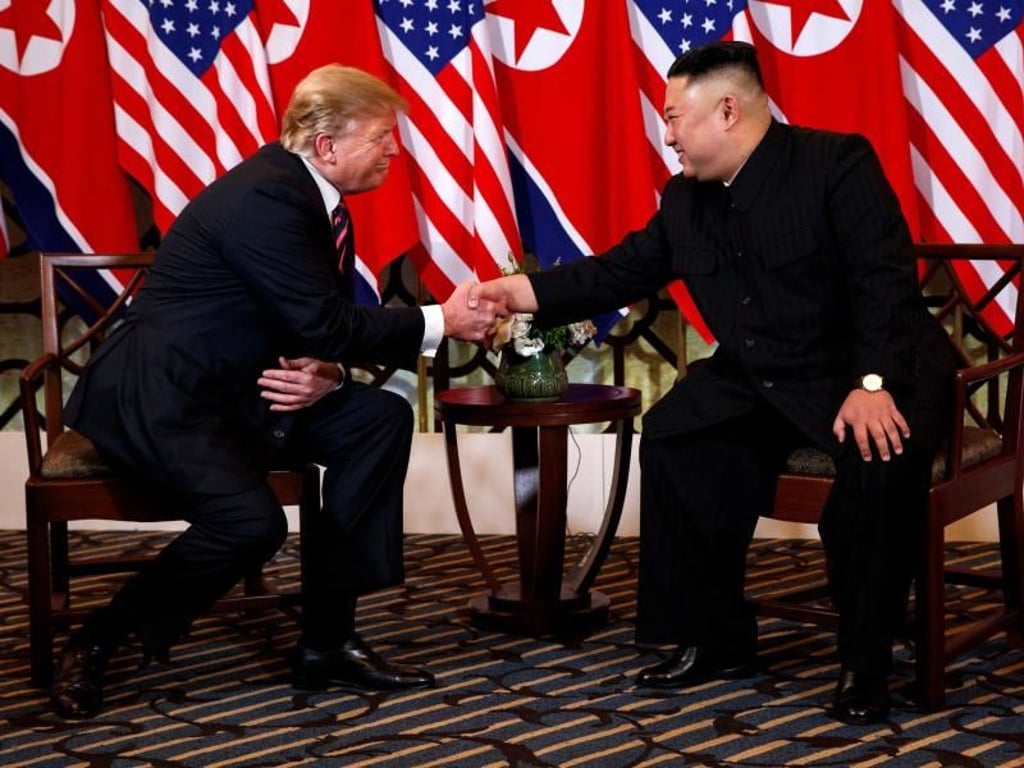 Südkorea will nun zwischen den beiden vermitteln: Donald Trump und Kim Jong Un bei ihrem letztlich missglückten Treffen in Hanoi. Foto: Evan Vucci/AP