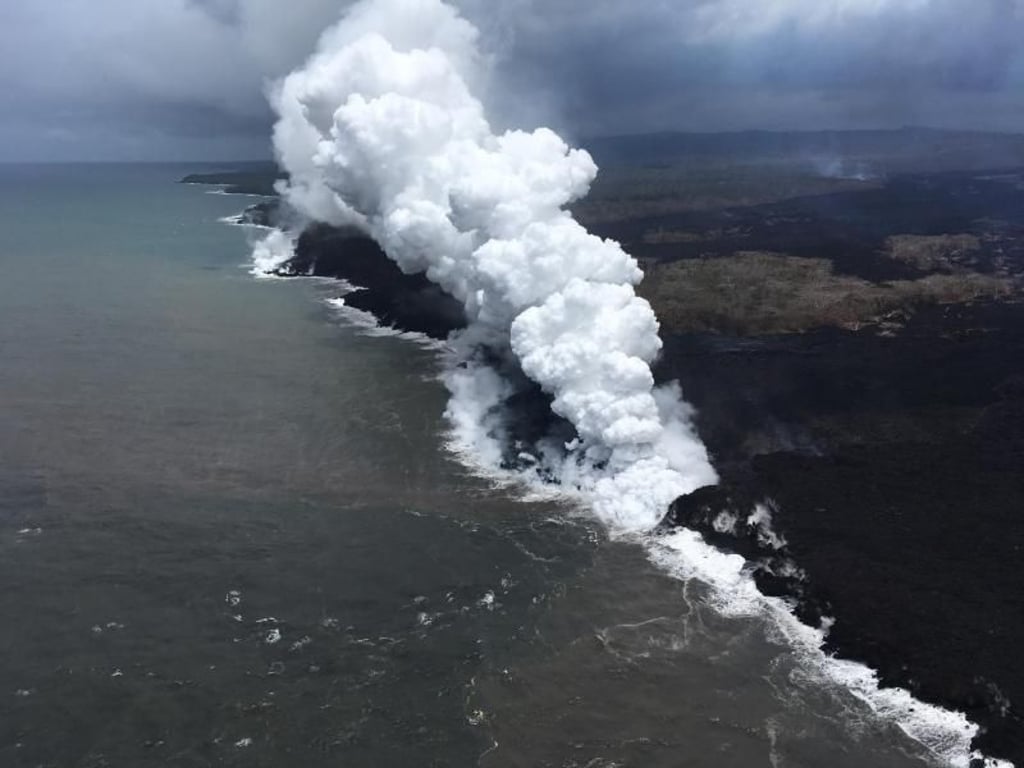 Lava des Kilauea fließt in den Pazifik. Foto: U.S. Geological Survey