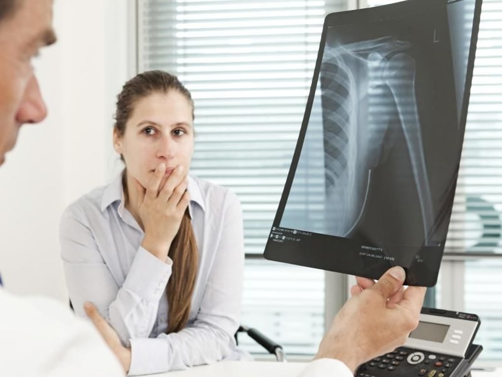 Ein Röntgenbild hilft dem Mediziner weiter, wenn er mit körperlichen Untersuchungen und der Analyse der Laborwerte nicht weiter kommt. Bevor es gemacht wird, sollten sich Patienten aber immer nach Alternativen erkundigen. Foto: Monique Wüstenhagen