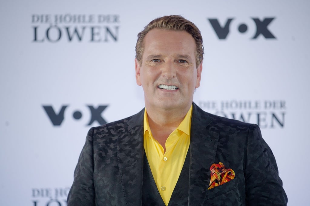 „Höhle der Löwen“-Investor Ralf Dümmel zeigte sich zunächst angetan von der Geschäftsidee „Pinky Gloves“. Nach heftiger Kritik folgte die zerknirschte Entschuldigung via Instagram.