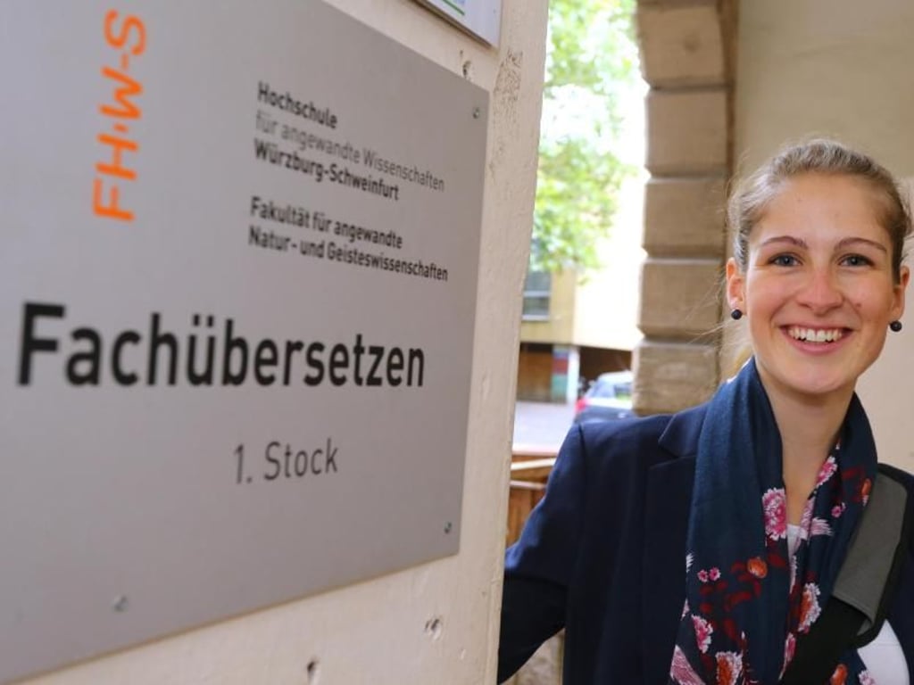 Als Übersetzerin muss Elena Zerlin später auch Wortspiele oder Scherze gekonnt herüberbringen können. Perfekte Sprachkenntnisse sind deshalb Voraussetzung, um überhaupt zum Studium zugelassen zu werden. Foto: Karl-Josef Hildenbrand