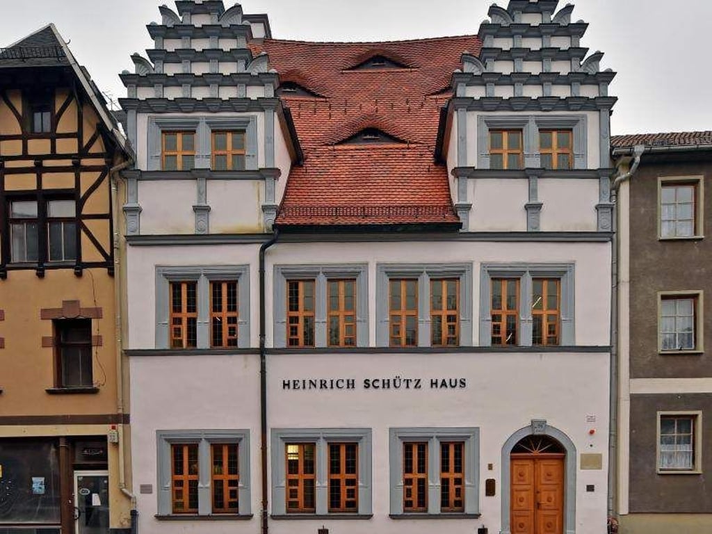 Mit digitalen Angeboten will das Heinrich-Schütz-Haus in Weißenfels (Burgenlandkreis) mehr Besucher anlocken. Foto: Hendrik Schmidt/Archiv