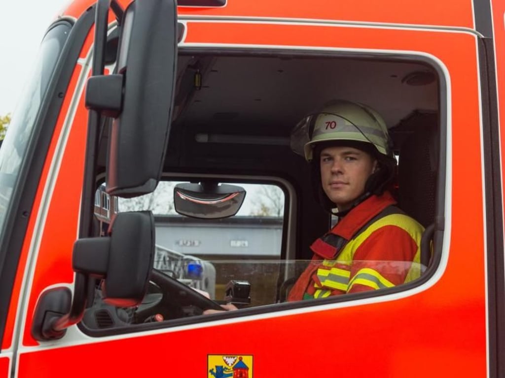 Für viele ein Kindheitstraum: Wanger macht die Ausbildung zum Feuerwehrmann bei der Berufsfeuerwehr Flensburg. Auch größere Unternehmen und die Bundeswehr sind mögliche Arbeitgeber. Foto: Benjamin Nolte