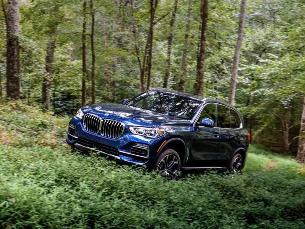 Besser im Gelände: Neue Offroadfahrprogramme und acht Zentimeter zusätzlicher Federweg machen den BMW X5 auch jenseits der Straße agil. Foto: BMW