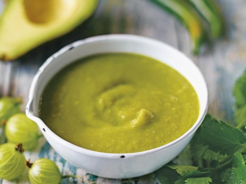 Zum mexikanischen Essen gehören auch verschiedene Dips und Soßen wie eine Salsa Verde. Foto: Edition Fackelträger/Chris Terry