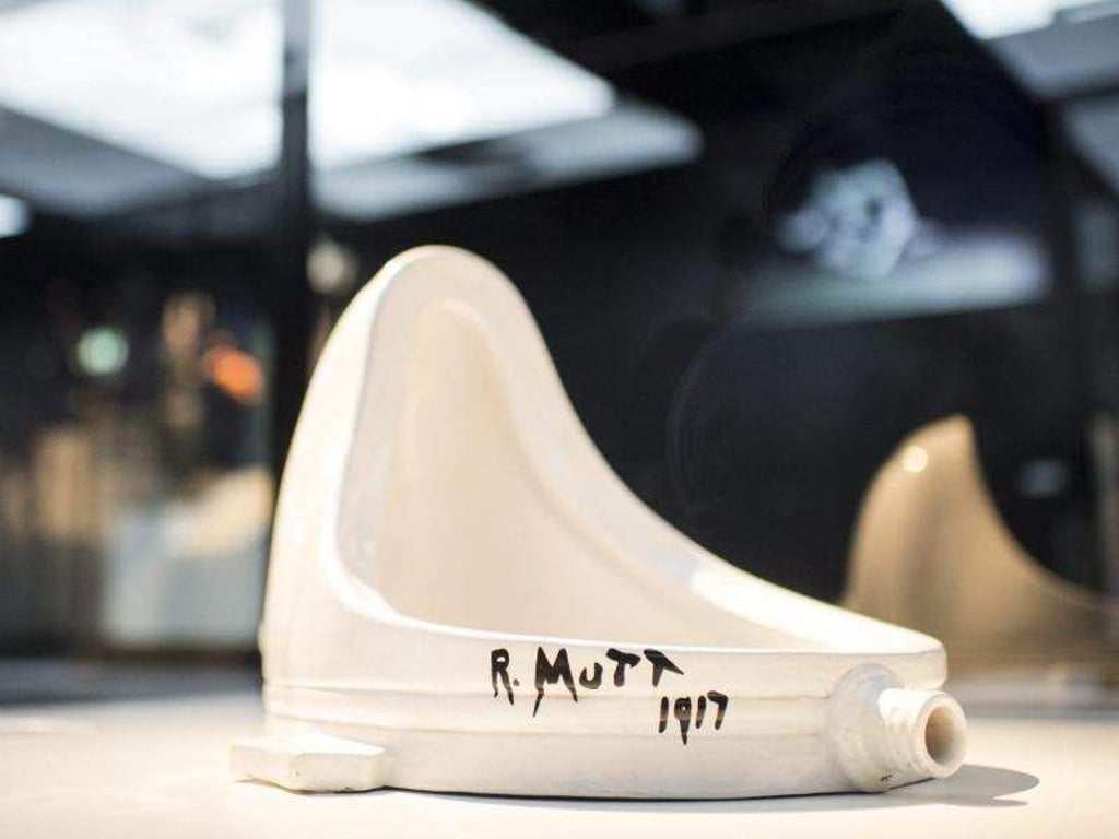 Das Original ist verschollen: Eine Replik des Kunstwerks «Fountain» von Marcel Duchamp in der Ausstellung «Dada Universal» im Landesmuseum in Zürich (2016). Foto: Ennio Leanza