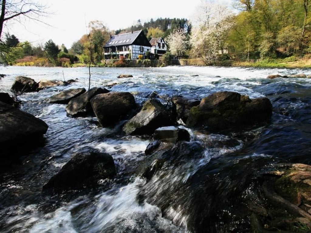 Direkt an der Wupper liegt die Schleiferei Wipperkotten. Foto: Bernd F. Meier